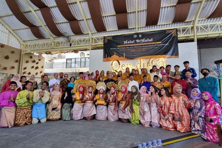 Perkumpulan Kerukunan Keluarga Besar Kepulauan Riau atau Kepri (PKKB KEPRI) Jawa Timur saat mengelar halal bihal di Sidoarjo