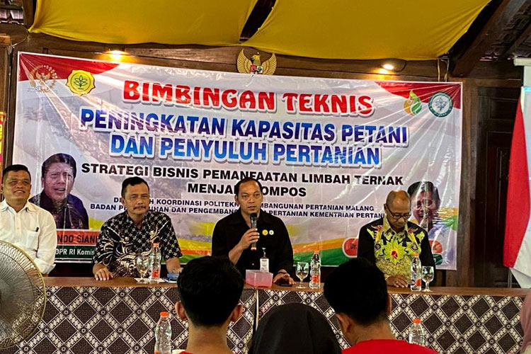 Polbangtan Malang menggelar bimtek pemanfaatan limbah menjadi di Madiun, Jumat (12/5/2023). (Foto: Polbangtan Malang for TIMES Indonesia)