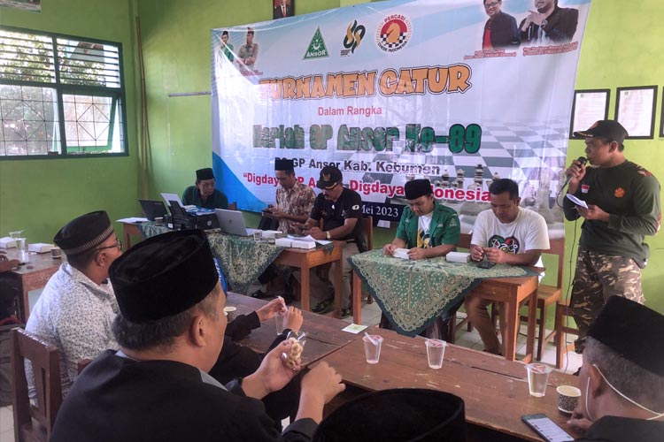 Suasana pembukaan pertandingan catur dalam rangka memeriahkan Harlah GP Ansor ke 89, di digelar PC GP Ansor Kebumen. (FOTO: Dok GP Ansor Kebumen)