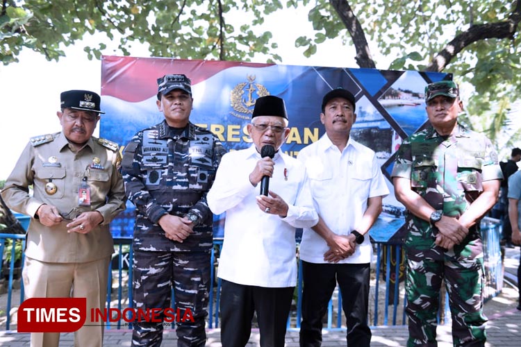 Wapres RI Ma'ruf Amin saat memberi sambutan pada peresmian KBN TNI AL di Pulau Untung Jawa,Kepulauan Seribu, Jakarta, Senin (15/5/2023). (FOTO: TNI AL for TIMES Indonesia)