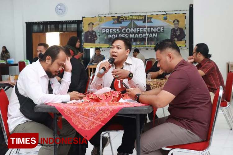 Perwakilan-wartawan-saat-menyampaikan-aspirasinya-dalam-forum-tersebut..jpg