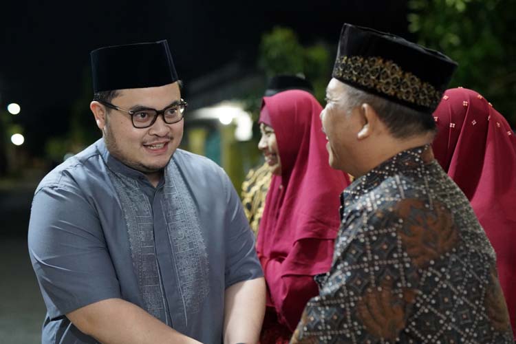 Dalam Acara Halal Bihalal Bupati Kediri Sebut Beliau Hanya Warga Biasa di Lingkungan Rumahnya