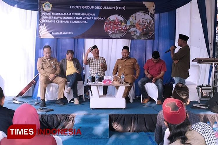 FGD Disparekafbudpora bersama Bupati dan DPRD Gresik (FOTO: Akmal/TIMES Indonesia).