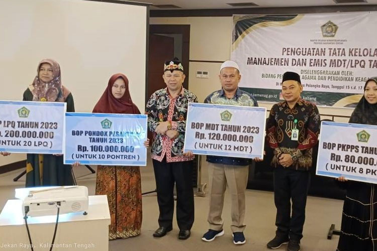 Lembaga Pendidikan Keagamaan Islam Terima Bantuan dari Kemenag Kalteng