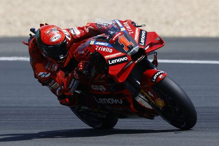 Pecco Bagnaia mengaku tidak marah dengan Maverick Vinales. (REUTERS/STEPHANE MAHE)