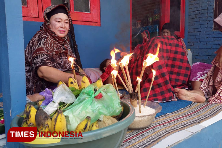 Menilik Ritual Saulak Tujuh Bulanan Khas Suku Mandar di Banyuwangi