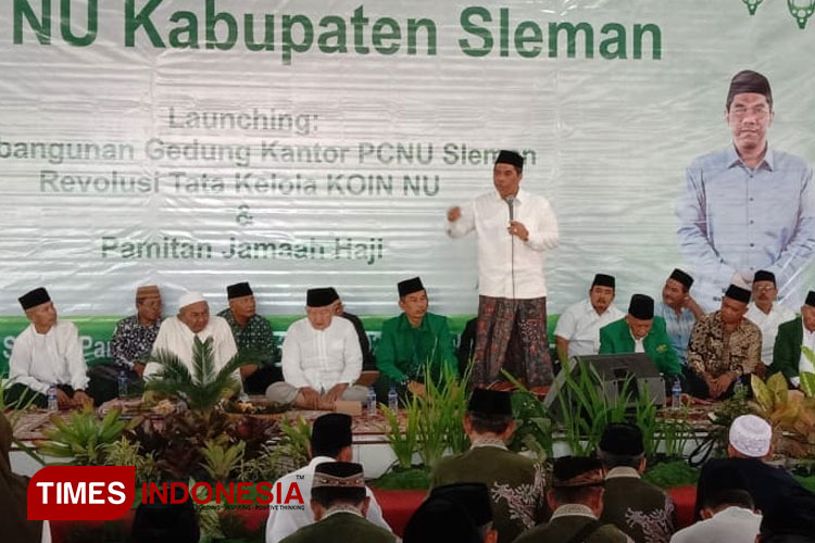 Wakil Ketua Umum (Waketum) PBNU KH Zulfa Mustofa saat menyampaikan tausyiah. (FOTO: A Riyadi/TIMES Indonesia)