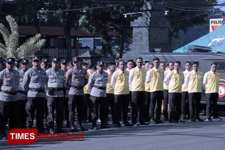 558 Personel Polresta Malang Kota Resmi Menjadi Polisi RW