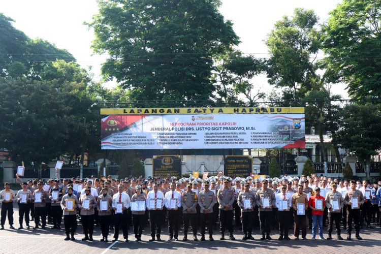 Kapolres Malang Beri Penghargaan bagi 463 Personel dan Masyarakat Berprestasi
