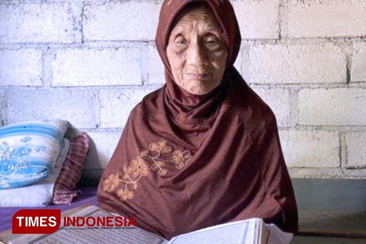 Salamah, jemaah haji tertua asal Kabupaten Ponorogo. Ia berangkat haji di usia 92 tahun. (FOTO: Marhaban/TIMES Indonesia)