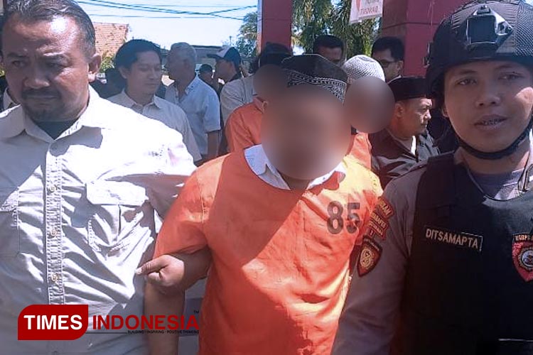 Tiga pelaku pembakaran mobil ditangkap Satreskrim Polres Probolinggo.(Foto: Dicko W/TIMES Indonesia)