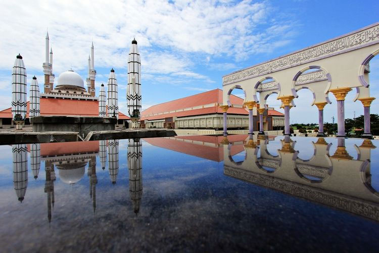 Masjid Agung Jawa Tengah. (FOTO: SHUTTERSTOCK/NONOT)