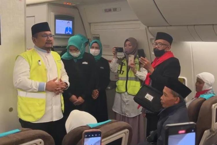 First Batch Departs, Minister: Pilgrims' Health should be the Main Consideration