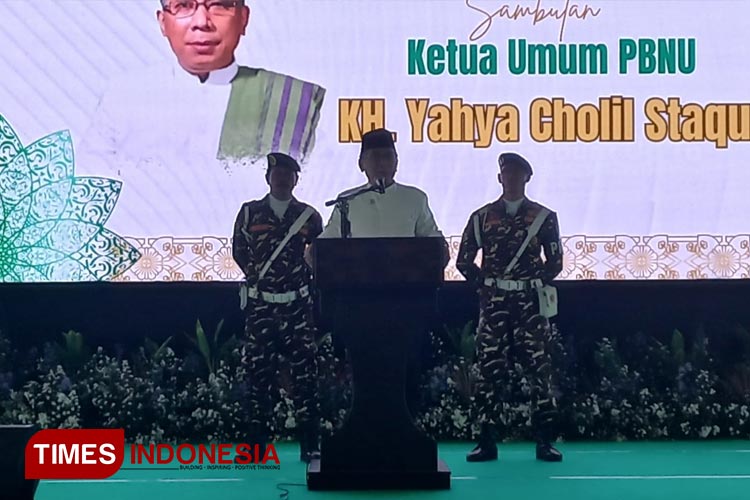 Yahya Cholil Staquf, Ketua Umum PBNU mempersilahkan pengurus yang ingin mundur saat memberikan sambutan pada pelantikan PCNU Jombang,  Sabtu (20/5/2023) lalu. (FOTO: Rohmadi/TIMES Indonesia)