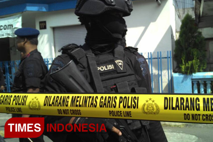 Densus 88 Geledah Rumah Terduga Teroris di Dupak Surabaya