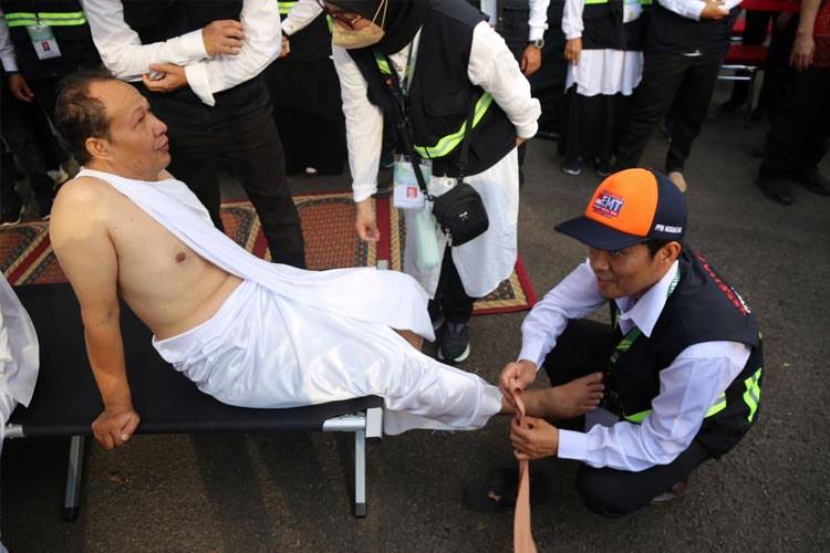Indonesian Pilgrims: Push TeleHajj Panic Button and the Medic Will Come to You