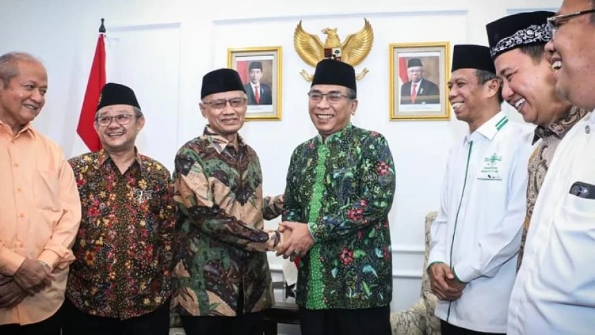 Ketum PBNU KH Yahya Cholil Staquf dan Ketum PP Muhammadiyah Prof Haedar Nashier usai menggelar presscon. (foto: PBNU for TIMES Indonesia)