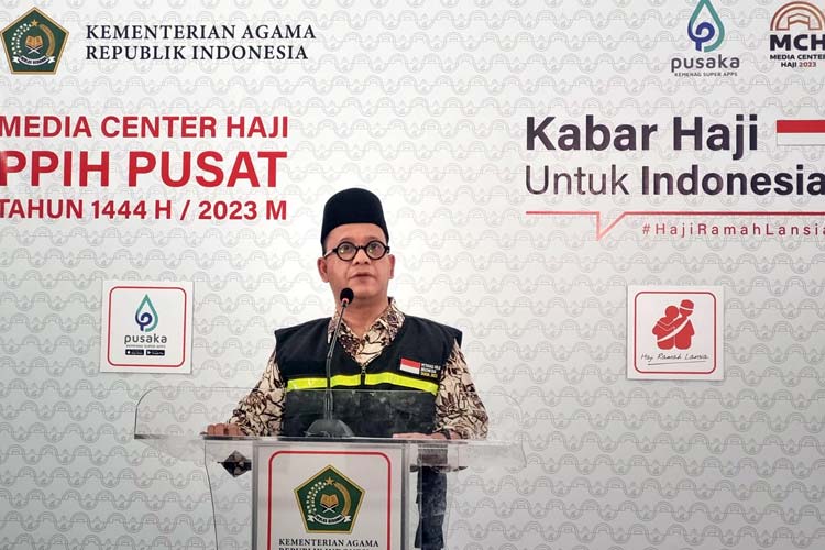 Kepala Biro Perencanaan Kementerian Agama Ramadhan Harisman saat menyampaikan Konferensi Pers Penyelenggaraan Ibadah Haji 1444H/2023M, di Asrama Haji Pondok Gede, Jakarta, Sabtu (27/5/2023). (Foto: MCH 2023)