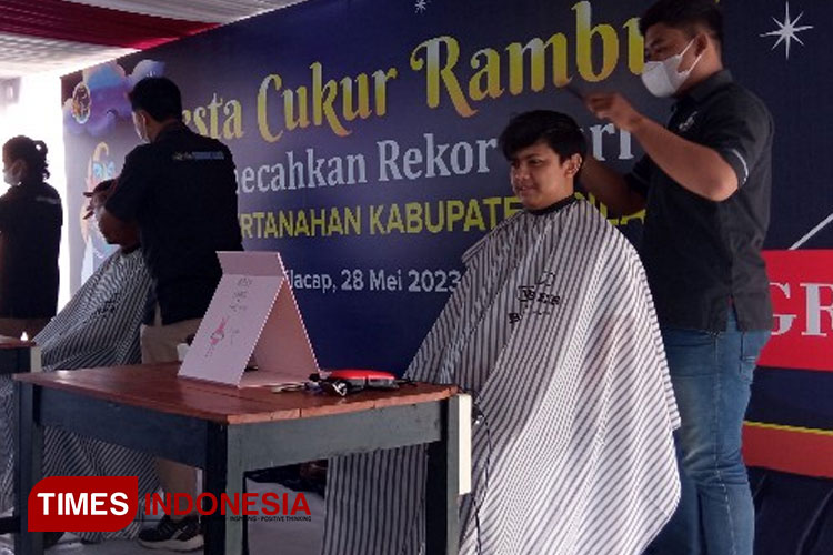 Pecah, Rekor Muri Cukur Rambut Terbanyak dan Serentak di Indonesia