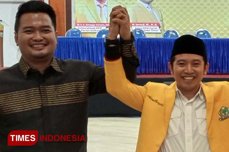 Dian Felani bersama Ketua DPD Partai Golkar Sidoarjo, Adam Rusydi (Foto: Rudi Mulya/TIMES Indonesia)