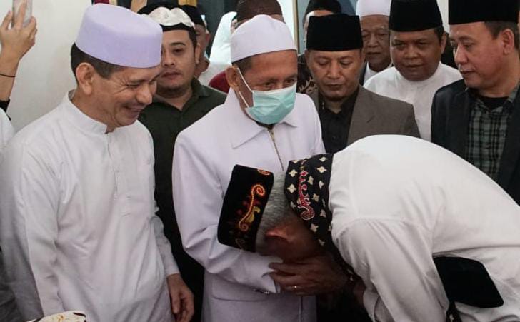 Ganjar Pranowo Ziarah Ke Makam Sultan Maulana Hasanuddin, Petik ...