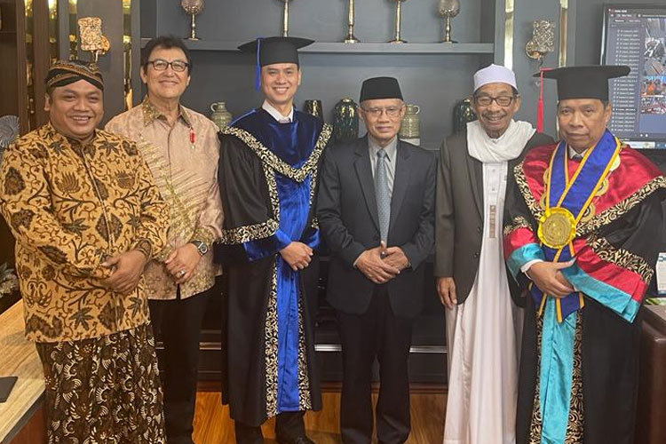 Bikin Bangga, Kader Pagar Nusa Jadi Professor Administrasi Publik