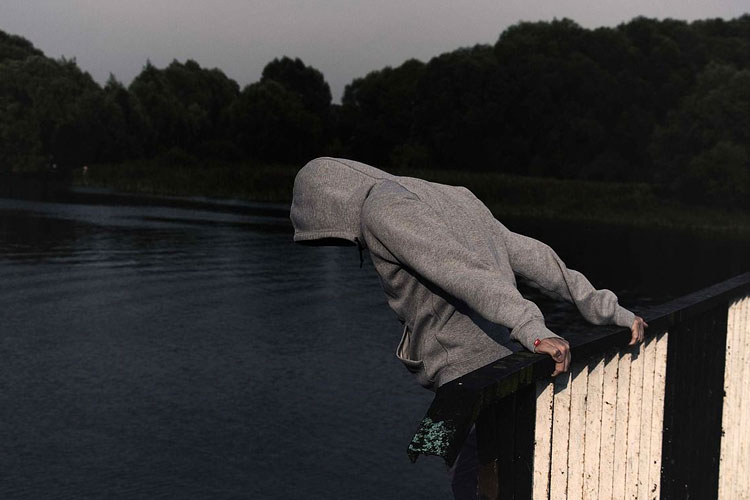 Kenali Gejala Depresi Penyebab Aksi Bunuh Diri di Jembatan Suhat Malang