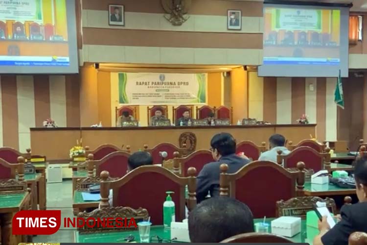 DPRD Ponorogo gelar rapat paripurna dengan agenda pandangan umum fraksi atas Raperda kawasan tanpa rokok. (Foto: Marhaban/ TIMES Indonesia)