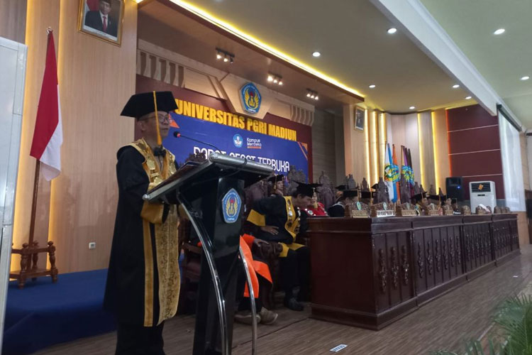 Wisuda ke&#45;XII, Rektor UNIPMA Ajak Lulusan Junjung Tinggi Ilmu yang Diperoleh