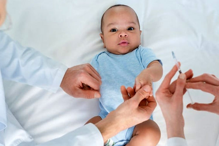 Ilustrasi imunisasi ganda, solusi mengejar keterlambatan imunisasi pada anak. (Foto: iStockphoto)