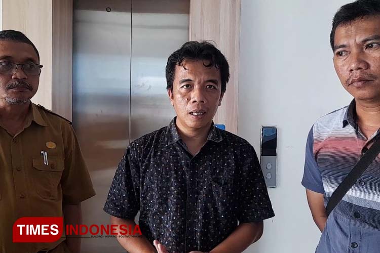 Ade Uhen, konsultan pengawasan angkat bicara terkait insiden terjebaknya 6 kader PKK di dalam lift Perpusda Kota Banjar. (Foto: Susi/TIMES Indonesia)