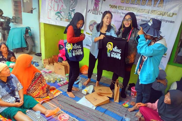 Jejak Berantai Perempuan Bergerak By Hayy Maahayaa Ajak Ibu-Ibu Stren Kali Jagir Bangun Kemandirian