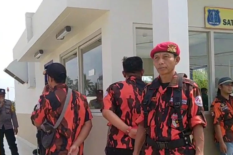 Somasi Diabaikan, Pemuda Pancasila Kabupaten Malang Geruduk Pabrik Ragi di Bululawang