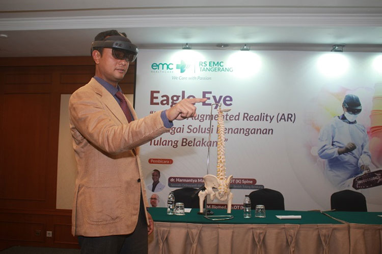 RS EMC Tangerang Hadirkan Teknologi AR “Eagle Eye” untuk Pengobatan Tulang Belakang