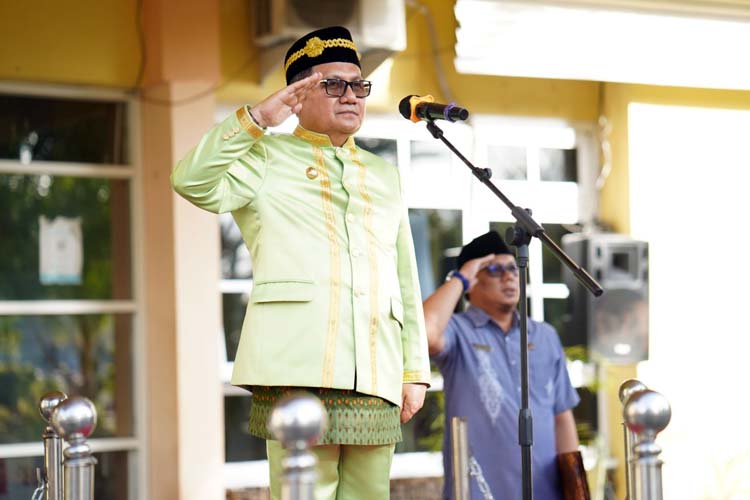 Wali Kota Gorontalo, Marten Taha saat menjadi inspektur upacara di peringatan Hari Lahir Pancasila yang setiap tahun dilaksanakan pada tanggal 1 Juni. (Foto: Humas Pemkot Gorontalo)
