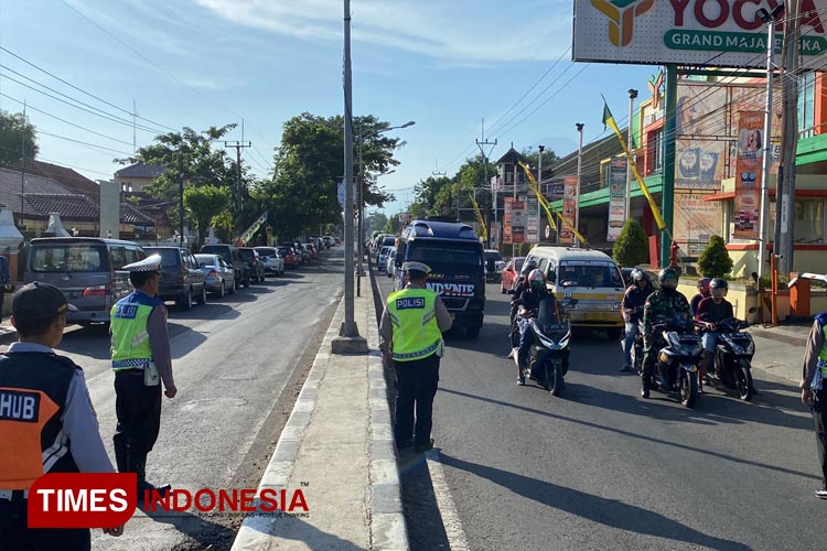 Ketika Pengendara di Majalengka Berhenti Sejenak saat Peringatan Hari Lahir Pancasila