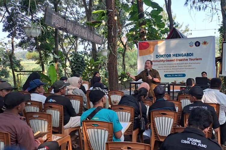 Program Doktor Mengabdi UB Mengembangkan Potensi Desa Wisata Cendono