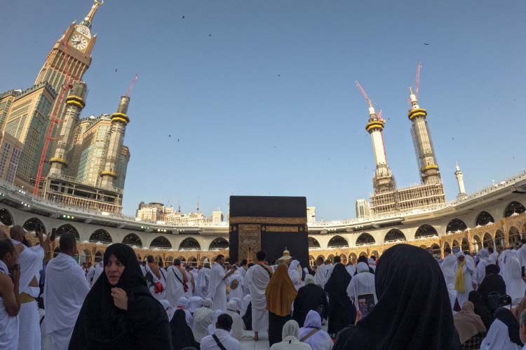 Jemaah Haji Indonesia Berkesempatan Shalat Jumat Perdana di Makkah