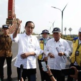 Menteri PUPR RI Dampingi Presiden RI Jokowi Resmikan Jembatan Kretek 2
