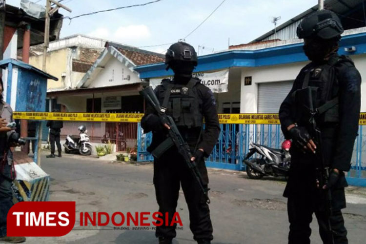 Tim Densus 88 menangkap terduga terorisme. (FOTO: Dok. TIMES Indonesia)