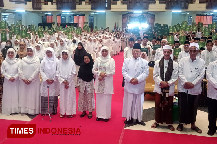 Siswa Khadijah Tunas 'Khofifah' Terima Syahadah, Gubernur Ahlul Quran ...