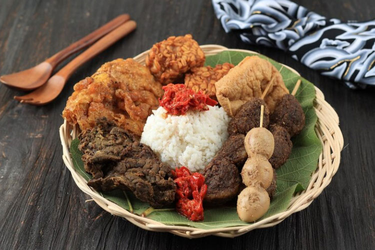 Nasi Jmblang of Cirebon. (Photo: Ikarahma/Freepik)