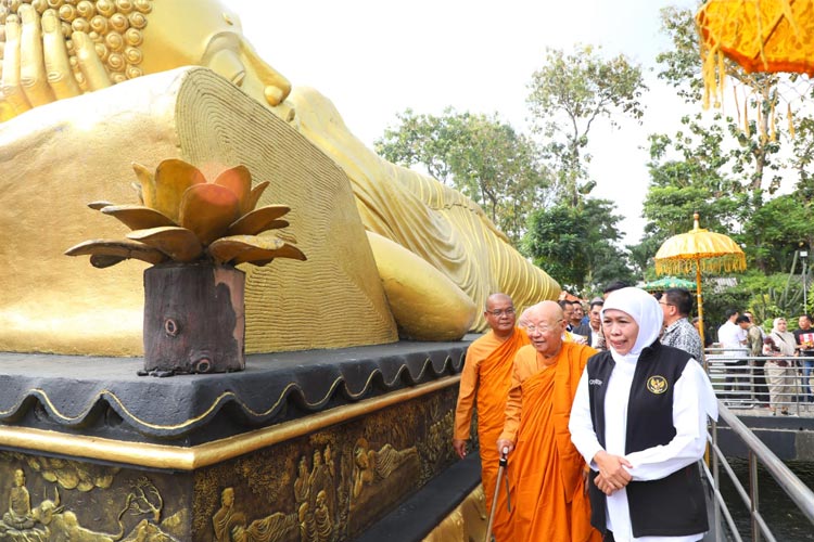 Gubernur Jatim Khofifah: Waisak Jadi Pijakan Bangun Nilai Luhur Persaudaraan