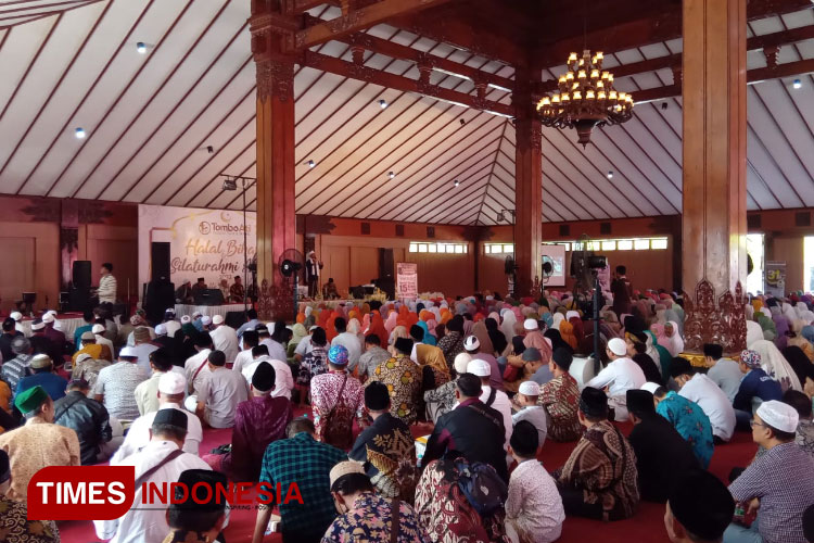 Lebih seribu orang mengikuti acara halal bi halal dan silaturahmi akbar jemaah Tombo Ati yang digelar di Taman Krida Budaya Jatim di Kota Malang, Minggu (4/6/2023). (Foto: Wahyu Nurdiyanto/TIMES Indonesia)
