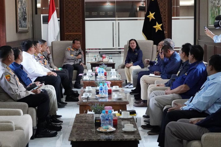 Tiga Kepala Kanwil DJP Jatim Kunjungi Kapolda Jatim