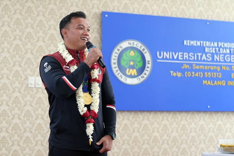 Raih Emas di Cabor Gulat SEA Games 2023, Lulut Gilang Saputra Jadi Kebanggaan UM