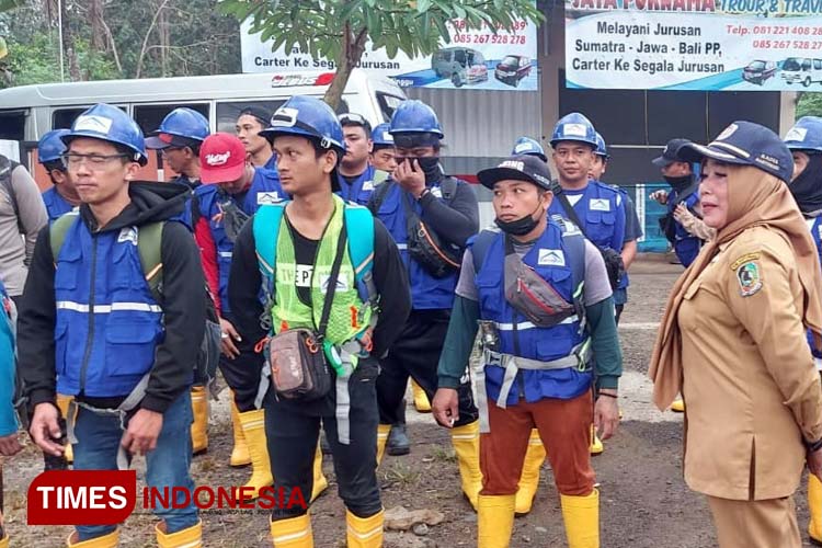 Dukung Investasi, Puluhan Warga Kawal Survey Geologi Lanjutan PT BSI