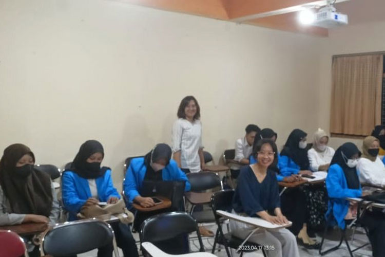 Kuliah Praktisi, PBSI UNIPMA Undang Pemateri Antropologi Budaya