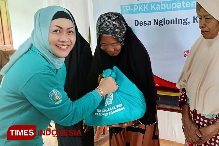 Bupati Sugiri dan TP PKK Ponorogo Kembali Gelar Bakti Sosial