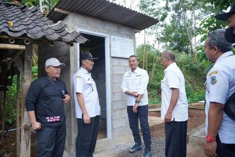 Pacitan Kembali Dapatkan 1.083 Unit Jamban Sehat